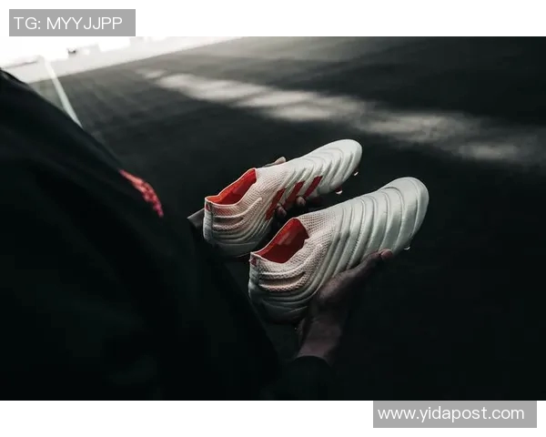 阿迪达斯足球系列全新发布引领潮流助力球场表现与时尚结合